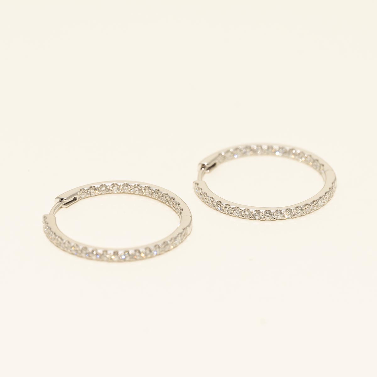 Diamond Hoop Earrings in 18kt White Gold (1 1/3ct tw)
