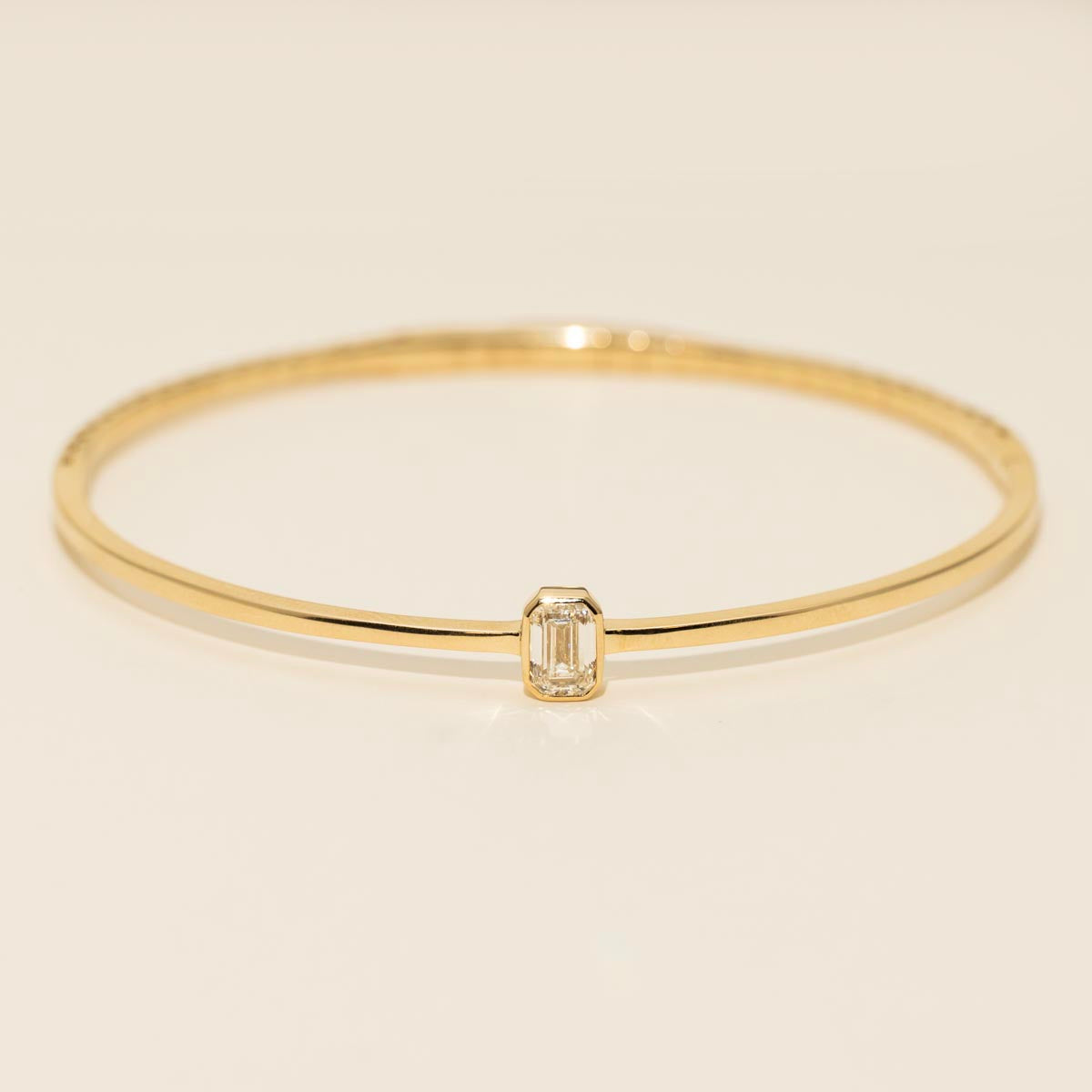 Emerald Cute Diamond Bangle Bracelet in 14kt Yellow Gold (3/4ct)