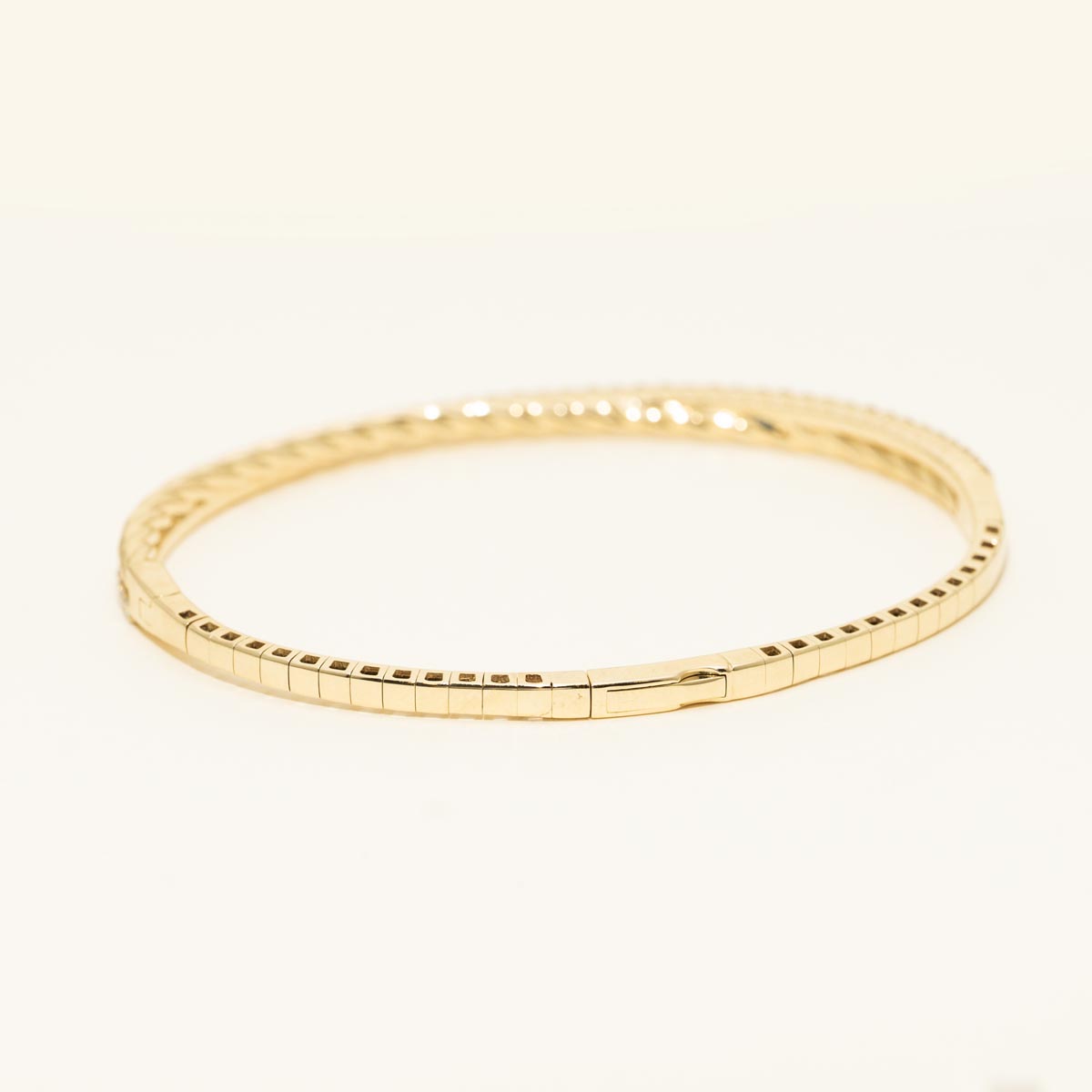 Diamond Bangle Bracelet in 14kt Yellow Gold (1 1/20ct tw)
