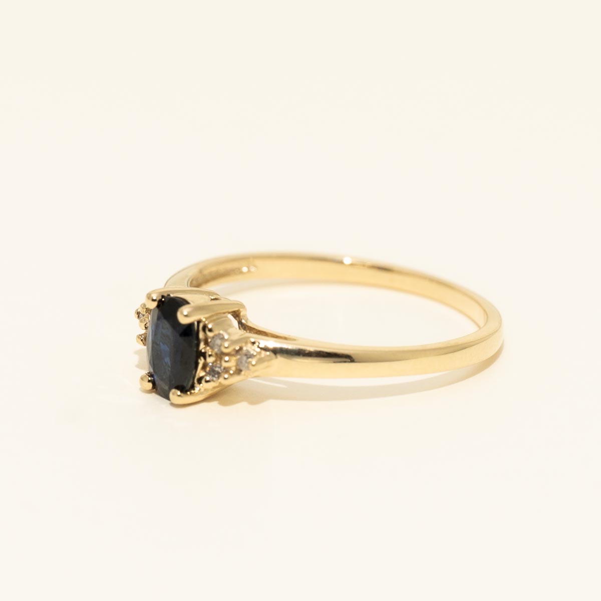 Oval Sapphire Ring in 10kt Yellow Gold with Diamonds