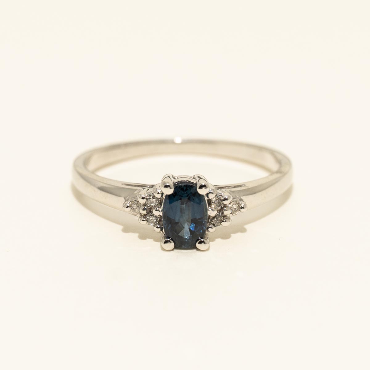 Oval Sapphire Ring in 10kt White Gold with Diamonds