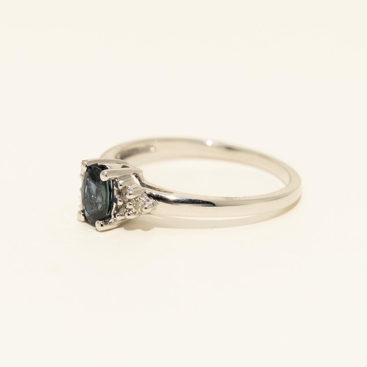 Oval Sapphire Ring in 10kt White Gold with Diamonds