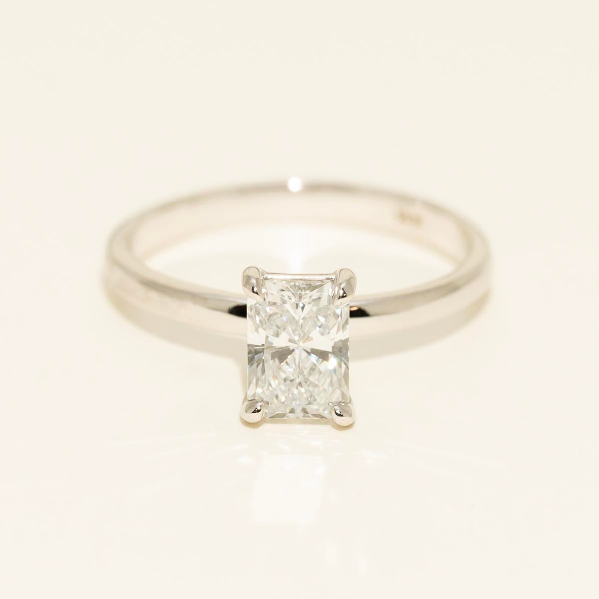 Lab Grown Radiant Diamond Solitaire Engagement Ring in 14kt White Gold (1ct)