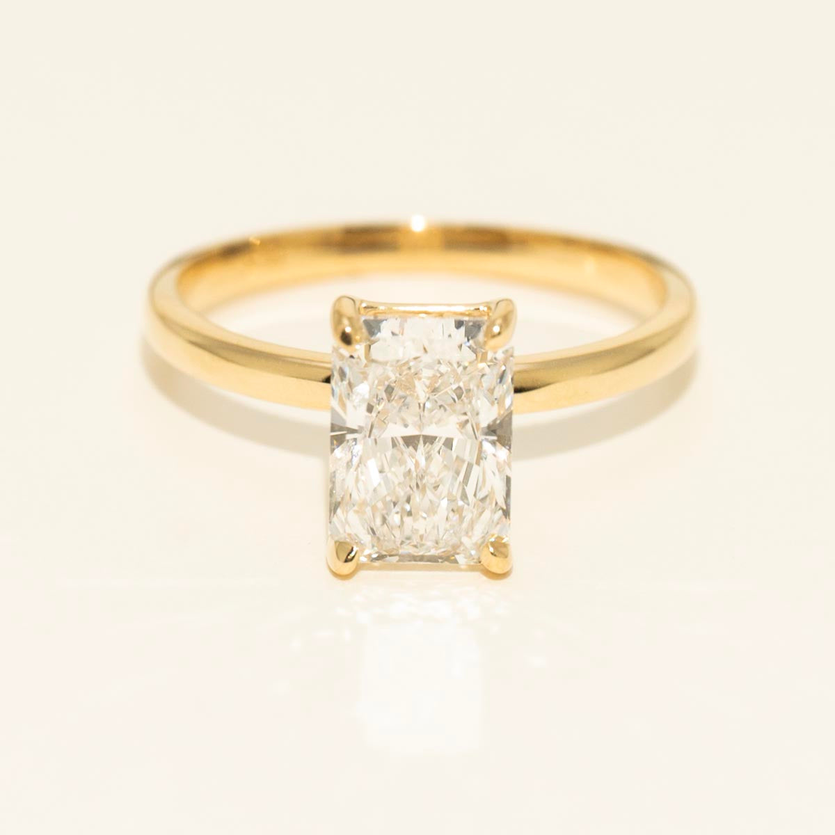 Lab Grown Radiant Diamond Solitaire Engagement Ring in 14kt Yellow Gold (2ct)