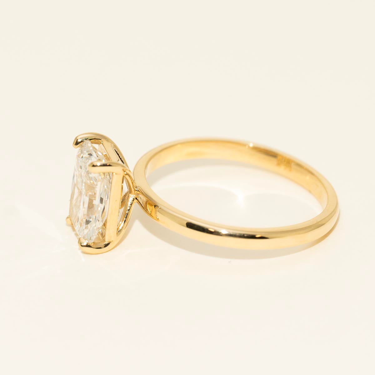 Lab Grown Radiant Diamond Solitaire Engagement Ring in 14kt Yellow Gold (2ct)