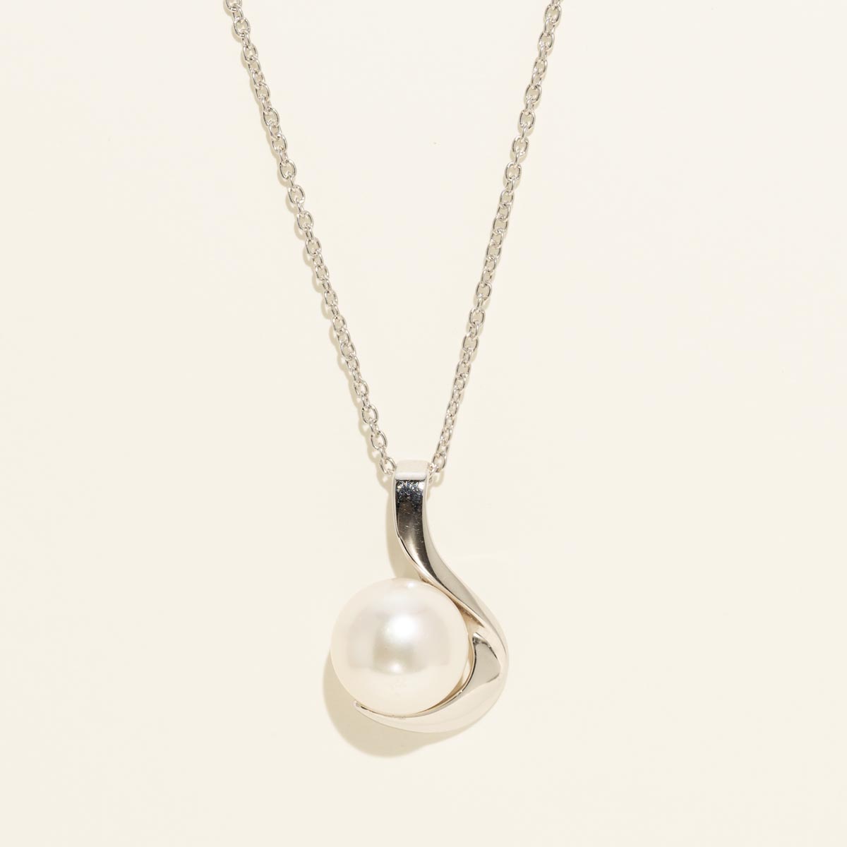 Cultured Freshwater Pearl Necklace in 14kt White Gold (10.4mm)