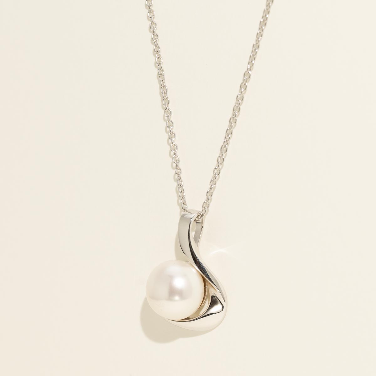 Cultured Freshwater Pearl Necklace in 14kt White Gold (10.4mm)