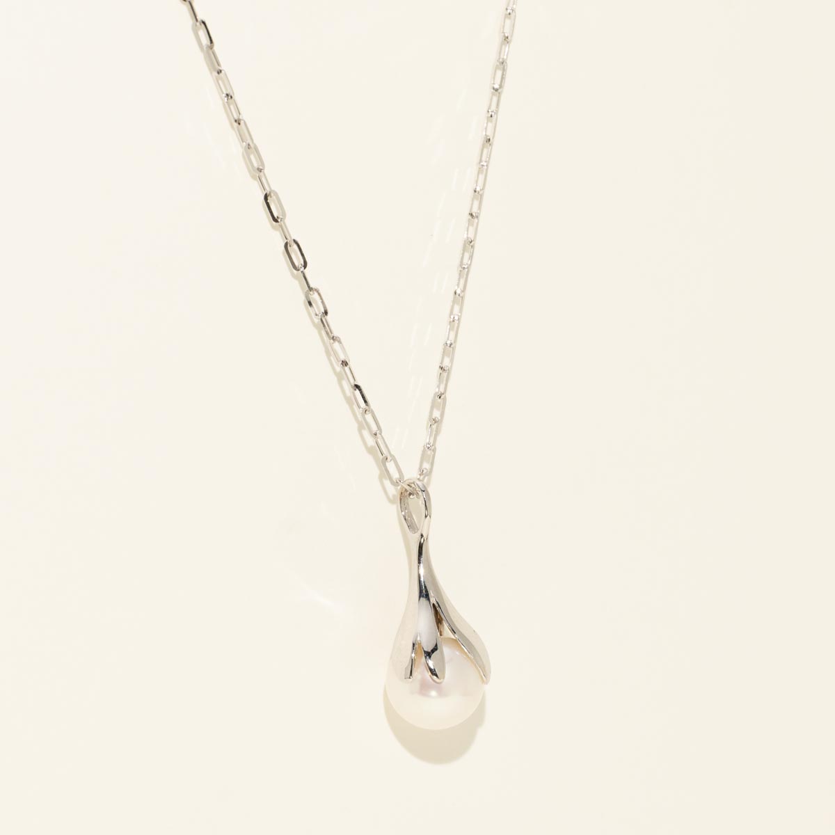 Akoya Pearl Necklace in 14kt White Gold (8mm)