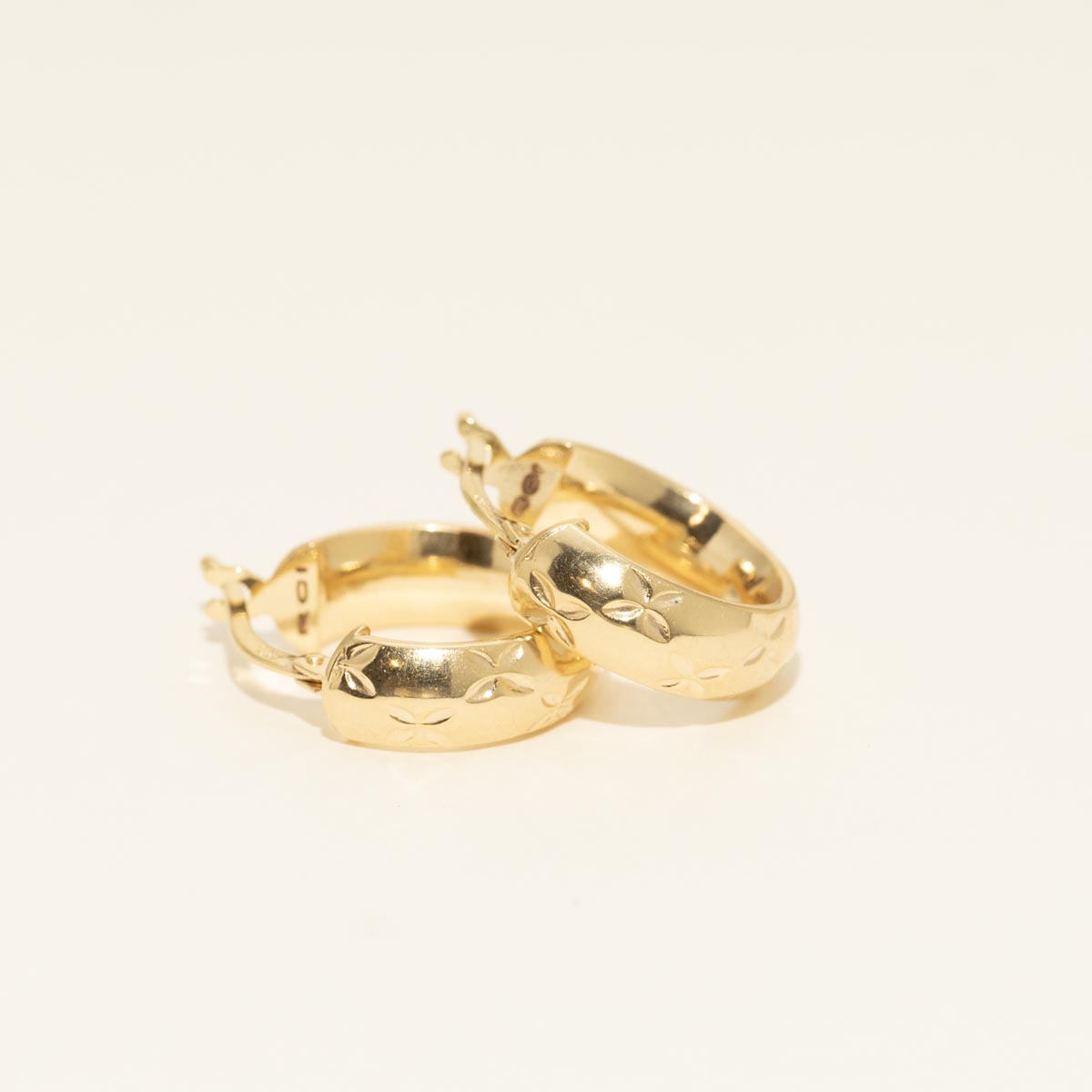 Florentine Hoop Earrings in 14kt Yellow Gold