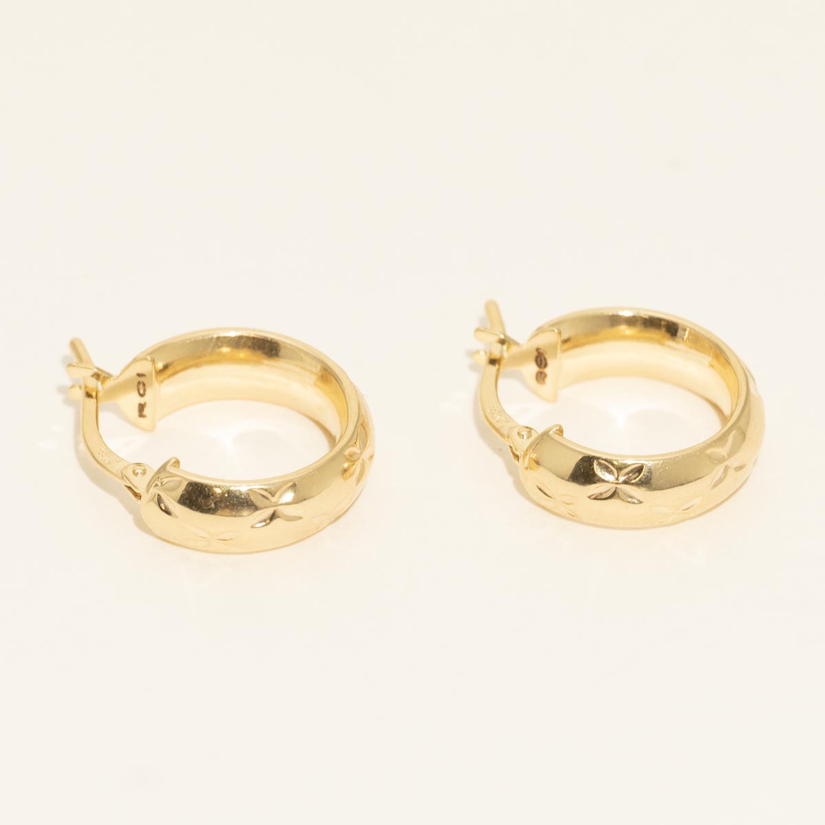 Florentine Hoop Earrings in 14kt Yellow Gold