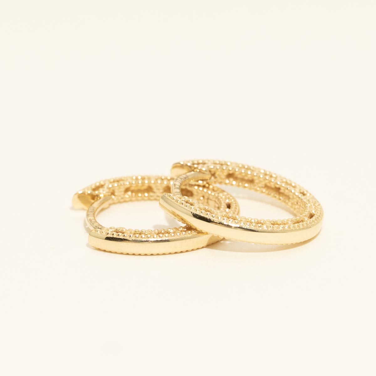 Milgrain Oval Hoop Earrings in 14kt Yellow Gold