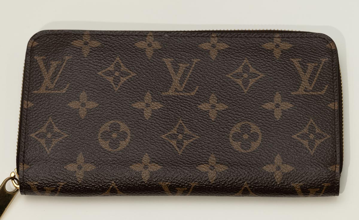 Pre Owned Louis Vuitton Monogram Canvas Zippy Wallet