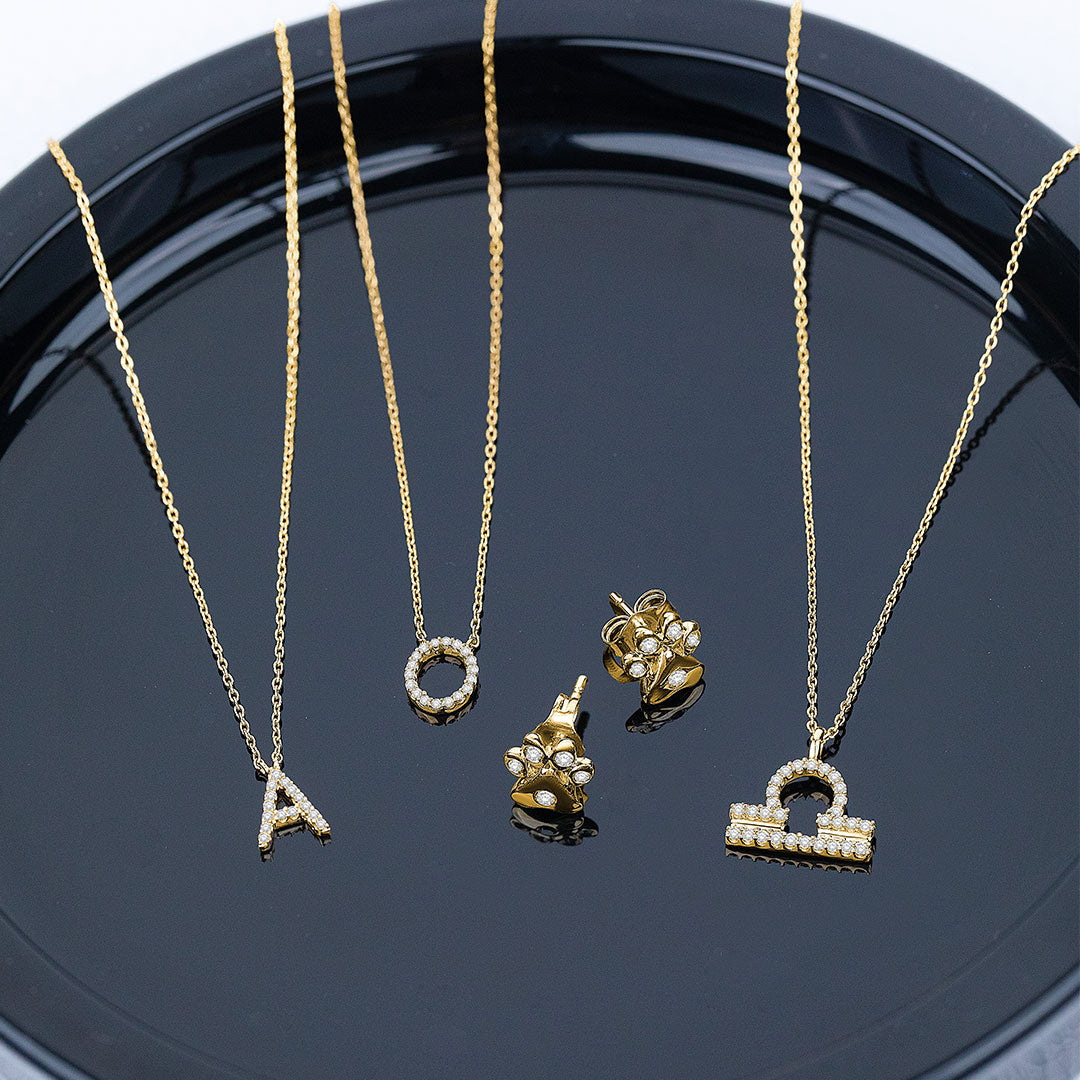 PERSONALIZED_INITIAL_AND_ZODIAC_NECKLACES_LIFESTYLE.jpg