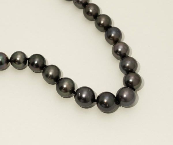 strand of black pearls 