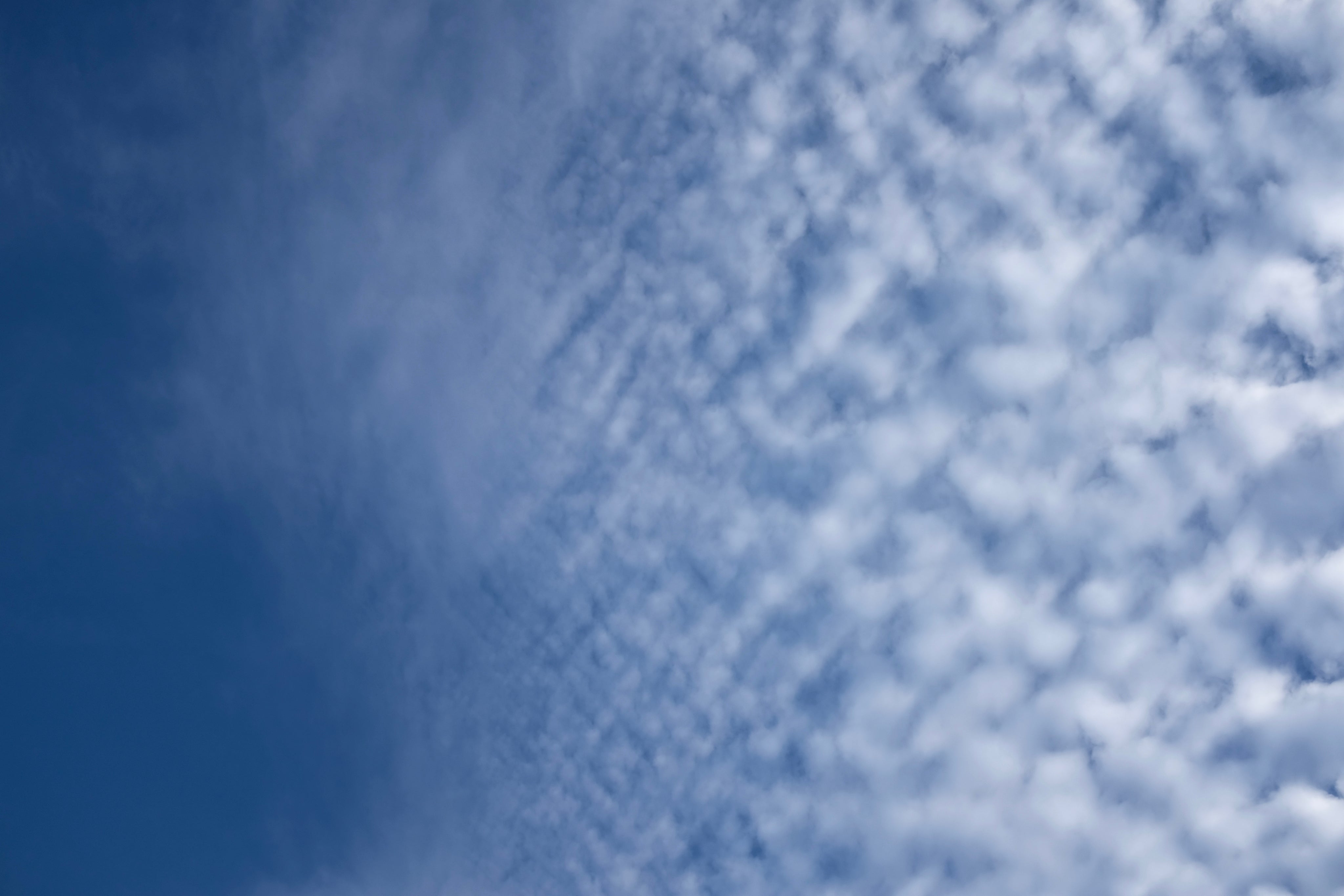 thin-cloud-pattern-in-sky.jpg